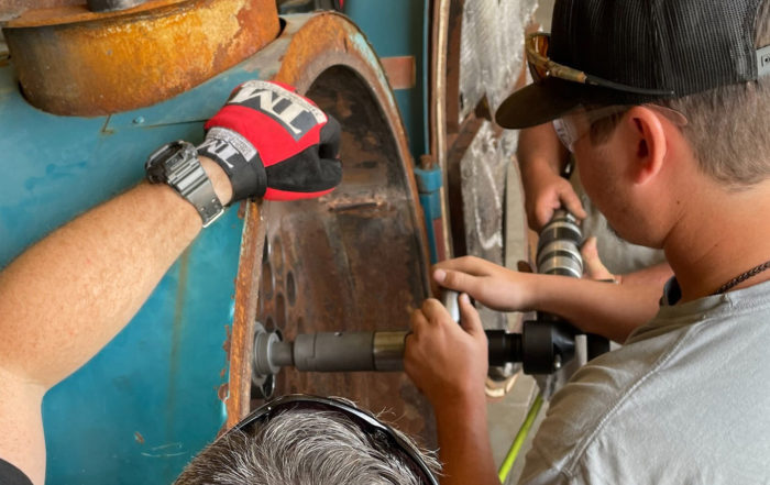 Expanding a tube in a boiler using right angle motor